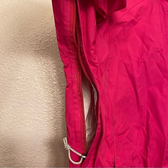 The North Face women’s Hyvent 2.5L waterproof nylon rain Jacket hot pink - S - Picture 4 of 14